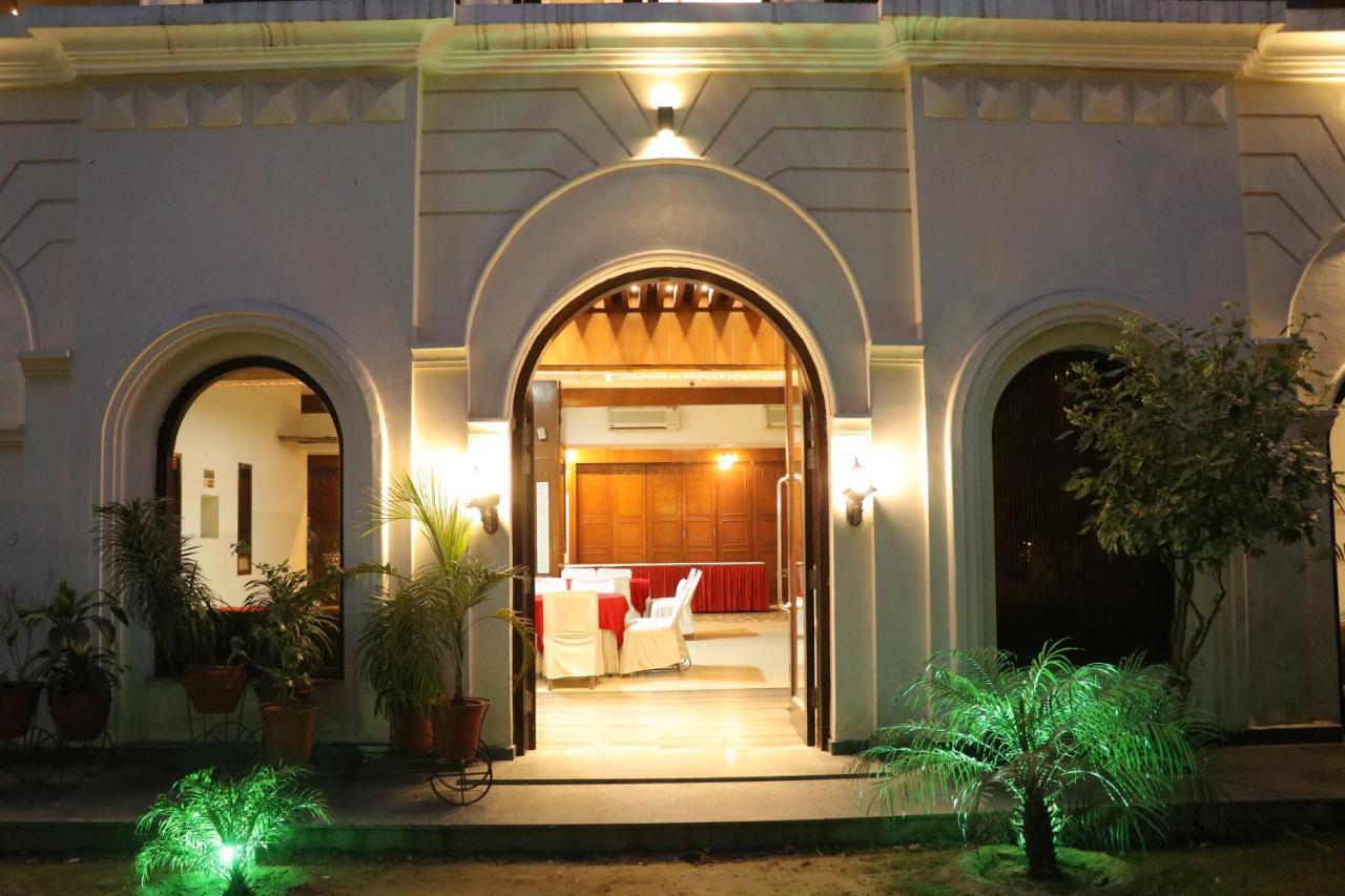 Hotel Pushap Palace Patiāla Exterior photo