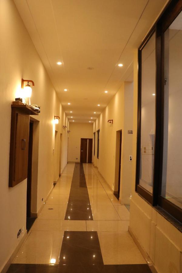 Hotel Pushap Palace Patiāla Exterior photo